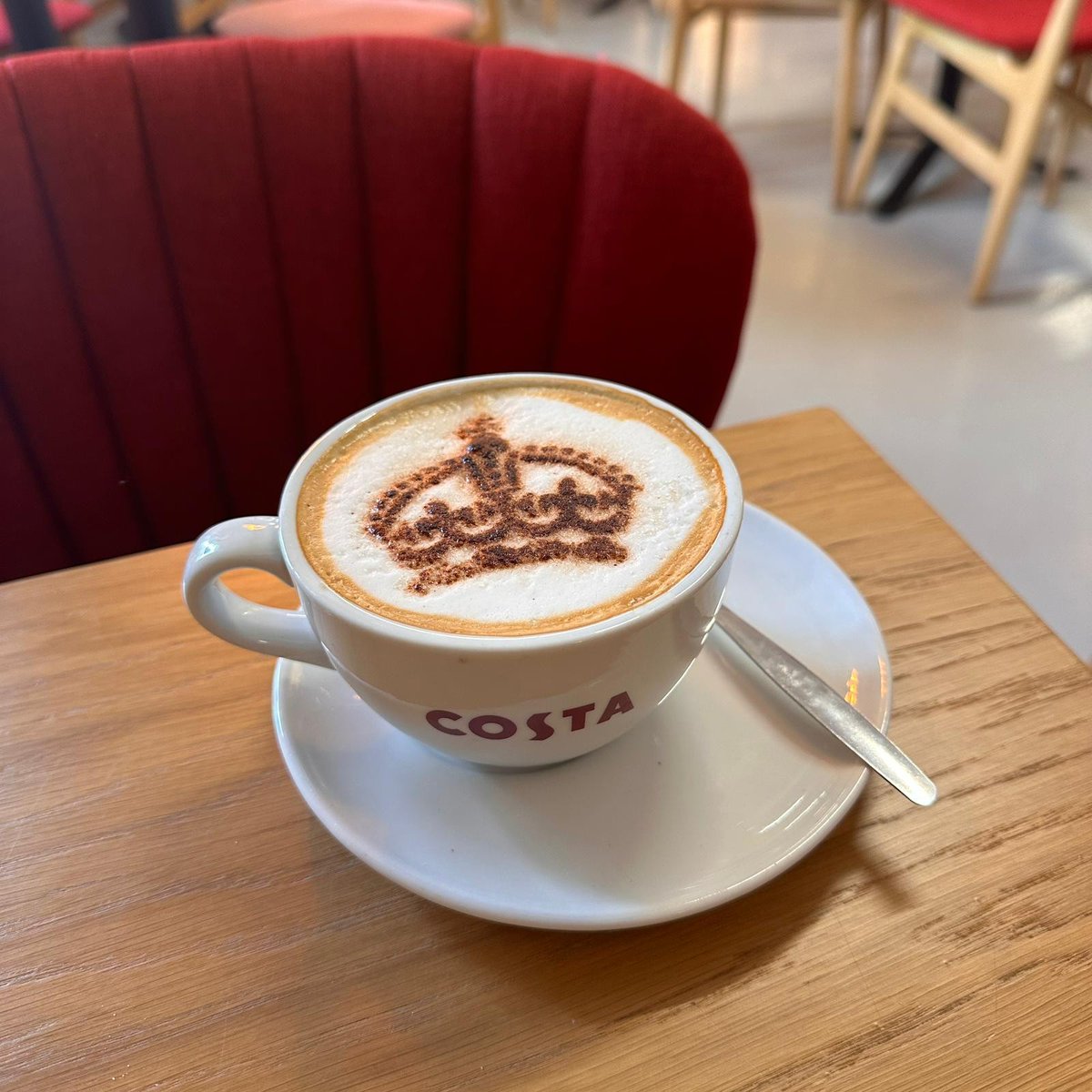 Have a royally great weekend! 👑☕