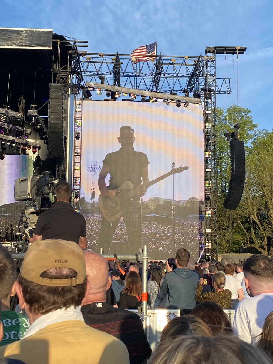 BridDrake's tweet photo. Bruce Springsteen’s RDS Concert was exceptional, great artist.  The waste from discarded plastic was unnecessary. Calling for a universal, reusable, take home concert glass and a ban on single use plastic at all concerts #takehomeconcertcup #lesswasteatconcerts https://t.co/o3PJ2qHvV2
