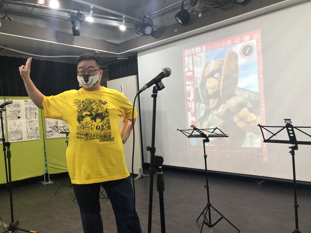 超漫画朗読劇古代戦士ハニワットを観劇してきました！演者さんが客席を３６０度囲んでの熱演、迫力が半端なくて圧倒されました！お土産にドグーンの缶バッチをゲット✨写真は声優のこぶしのぶゆきさん😊 https://t.co/Lc0WlcRMUD