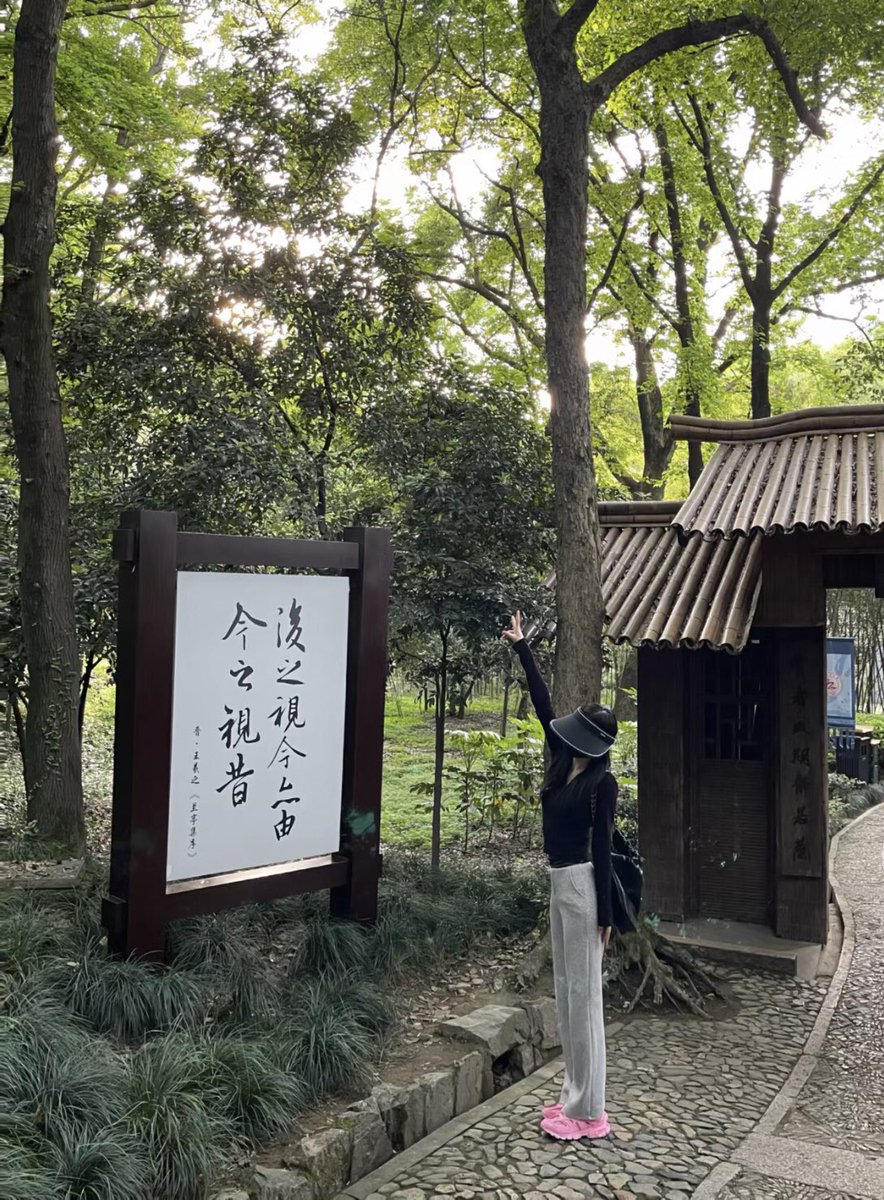 leMr896's tweet photo. 其实每天都一样，但人们仍会期待明天 

#户外 #杭州 #湖州 #爬山 #单纯 #嘉兴 #温柔 #浙江 #浙江交友 https://t.co/zsQ3VW7LTH