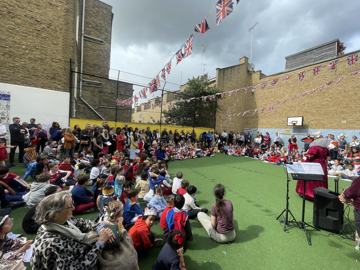 stsavioursw9's tweet photo. We had a super Coronation Celebration yesterday filled with activities, a picnic tea and a huge concert. Thanks to all the parents who joined our celebration 🇬🇧🍰 🎶 #CoronationConcert #CoronationDay https://t.co/SHBrdwXLsE