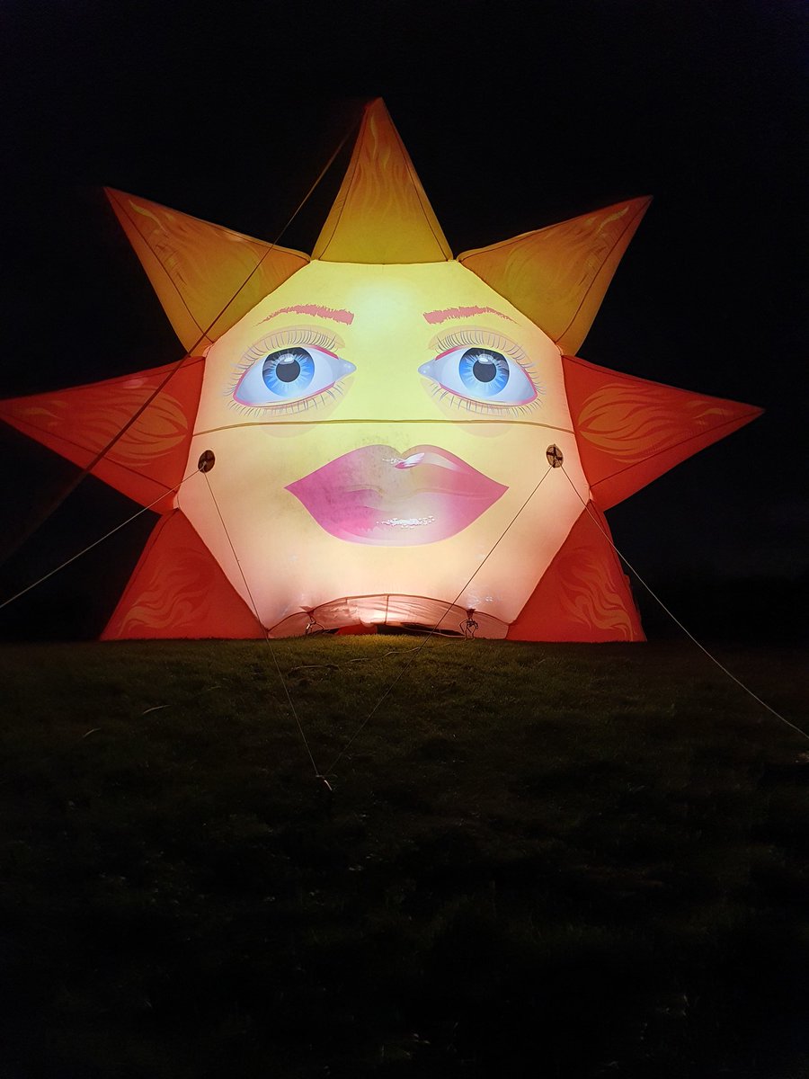 ArtasticStreet's tweet photo. Giving a helping hand with #DarknessIntoLight this morning at Corkagh Park https://t.co/8ZzBUNnteU