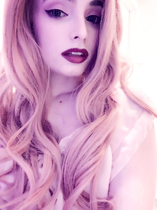 🎀 Princess Daisy 🎀 - looking down on you is my favourite way to spend time 🌸 https://t.co/594uV7aDU8