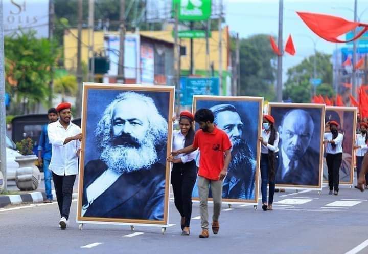 Anitha_tholar's tweet photo. உன்னால் இந்த சமூகத்துடன் எப்பொழுது பொருந்தி வாழ முடியவில்லை என்று தோன்றுகிறதோ? அப்பொழுது தான் நீ சிந்திக்க துவங்குவாய் ❤.. 

#karlmarx205 🚩 https://t.co/7q24934qvg