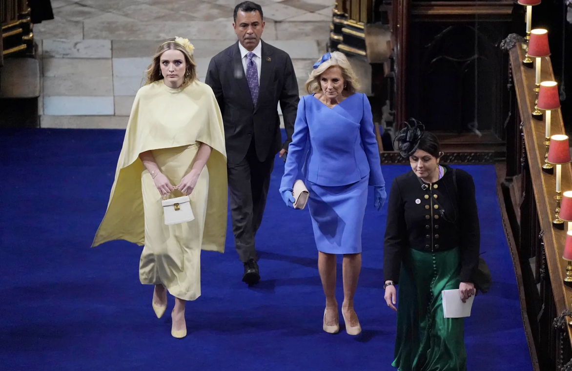 Dr. Jill Biden arrived to King Charles III’s coronation with her granddaughter, Finnegan. Representing the president, Biden opted for a blue look by Ralph Lauren. Finnegan opted for American designer Markarian.

See more live updates from today’s event. vogue.cm/l1BV3Hk