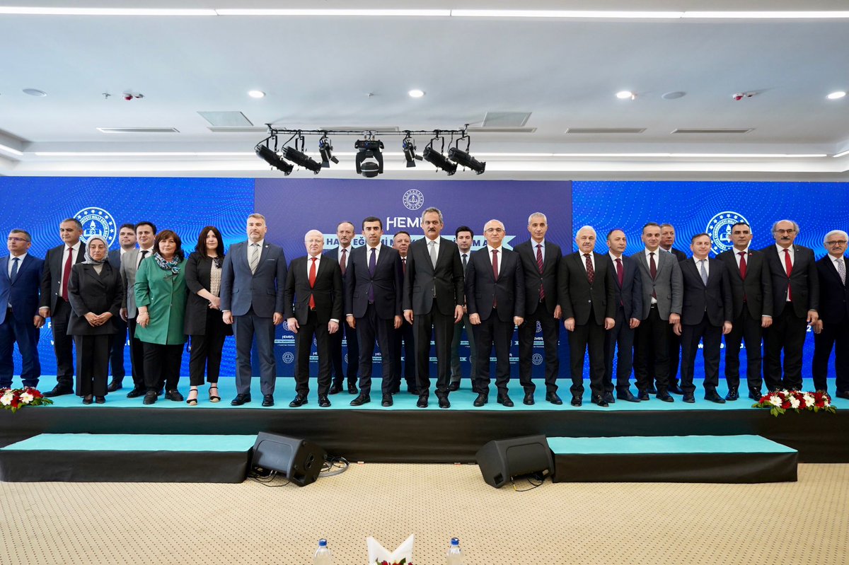 tcmeb's tweet photo. Halk Eğitimi Kursları, HEMBA ile Dijital Ortama Aktarılıyor

Yetişkin eğitiminde dijital dönüşümün adresi olan Halk Eğitimi Merkezleri Bilişim Ağı "HEMBA"nın tanıtım töreni, Bakanımız @prof_mahmutozer’in katılımıyla gerçekleşti. 

👉https://t.co/Ek0z6bhXBa https://t.co/Hpon7g5EPU