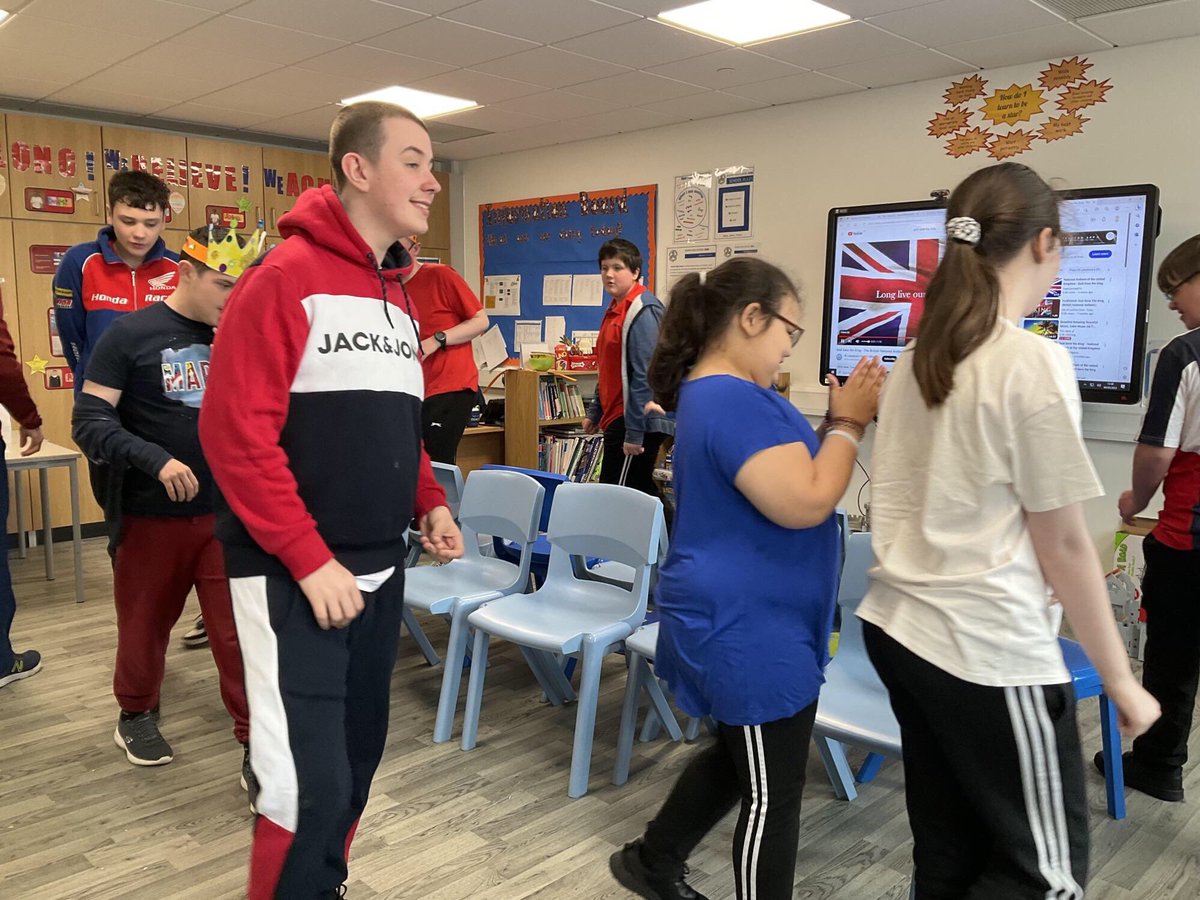 islwynsrb's tweet photo. We studied the family tree of the new King and placed the birthdays on a monthly calendar in Sirhowy. We also created collages of all things British on a silhouette of the king and most enjoyed playing ‘The Last Throne’ at the Tea Party. #themedlearning #Coronation https://t.co/nmEloJ4XLx