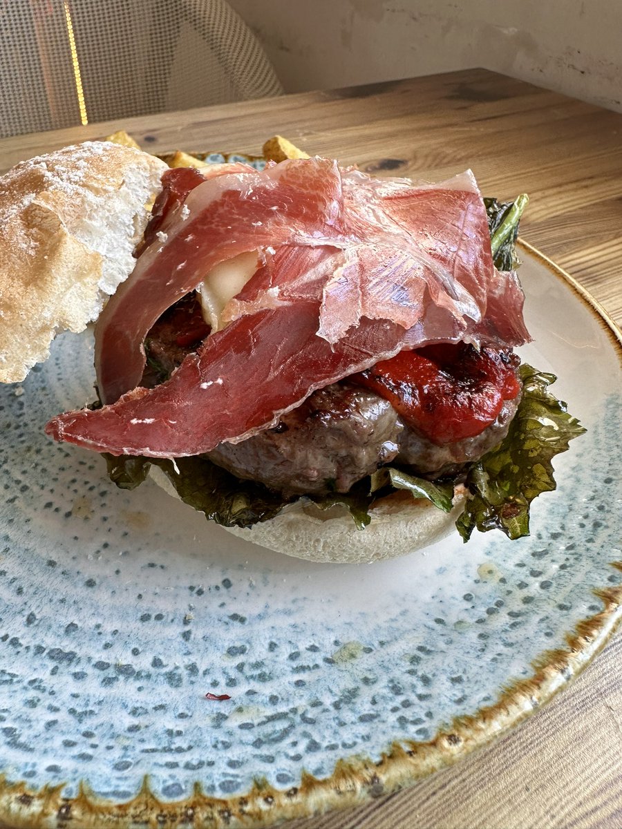 Reserva en <a href="/Queenburgergour/">QueenBurgergourmet</a>  #burgemadrid #burger #burgerlovers