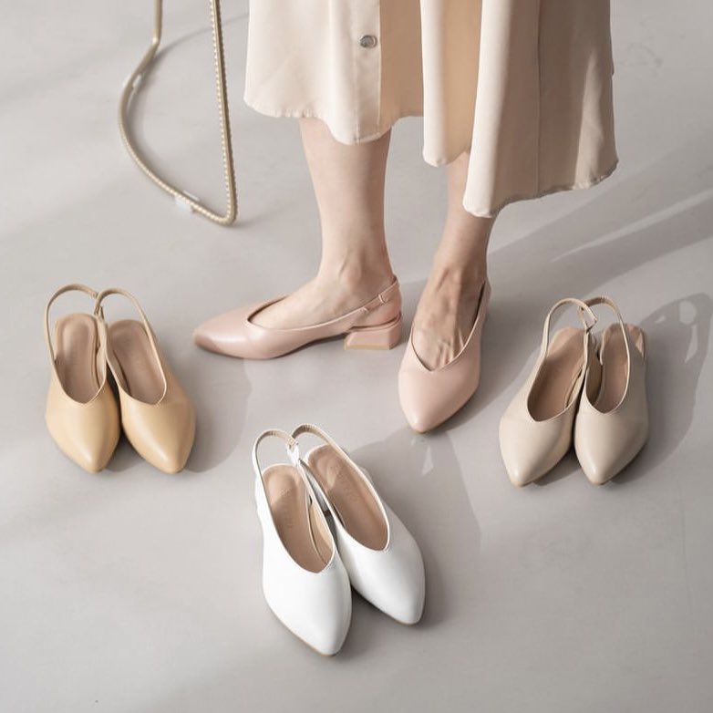shopwithdiyan's tweet photo. One of the local brand that have variety of shoes in soft neutral colour — Easy to mix and match with your daily college/office wear. https://t.co/Hd2eKTsD0j