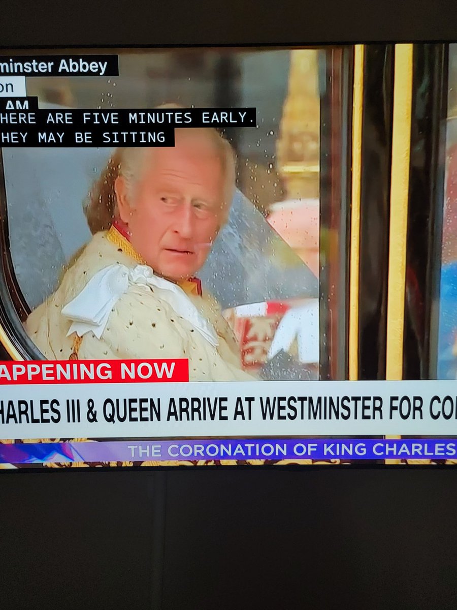 mrdavemacleod's tweet photo. looks like someone has given Charles an inky pen again 😬 #Coronation 

https://t.co/bULzepPmzb