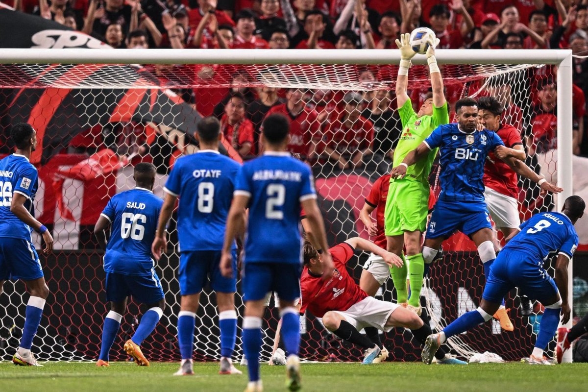 A55Juri's tweet photo. #الهلال_يكتم_انفاس_ أوراوا  وهو يبحث عن الاخطاء #اوراوا_الهلال #الهلال_اراوا https://t.co/HsgxMSTpCN