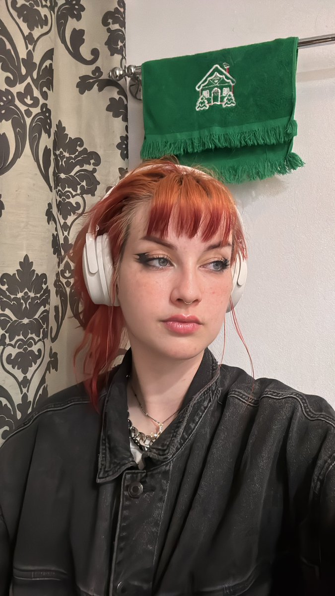 BigMommyAlexa's tweet image. 10k likes and I move to LA