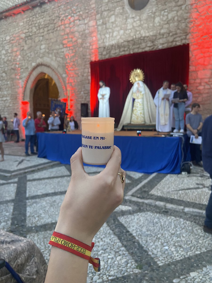 Pilateros_Cr's tweet photo. Vigilia de oración en la plaza De Santiago✝️ https://t.co/GVFEOr1pMK