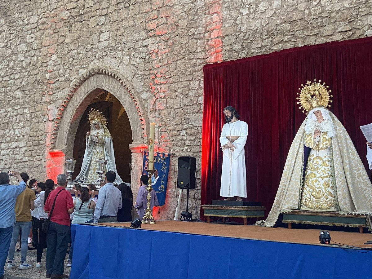 Pilateros_Cr's tweet photo. Vigilia de oración en la plaza De Santiago✝️ https://t.co/GVFEOr1pMK
