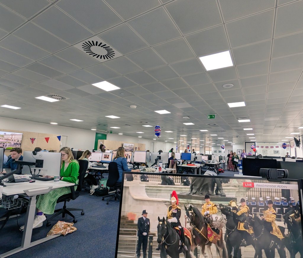 tanny_mann's tweet photo. A very special day in the @DailyMirror @Daily_Express @dailystar @OK_Magazine office!👑🇬🇧 #KingsCoronation https://t.co/2eJ4DIguZC