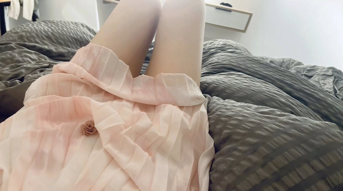 CACAA137's tweet photo. 不做玫瑰，做你心上的野草，吹不尽，春又生 

#甜美 #江北 #美腿 #玉足 #沙坪坝 #锁骨  #重庆 #重庆同城 #重庆交友 https://t.co/ypBSmBK02Y
