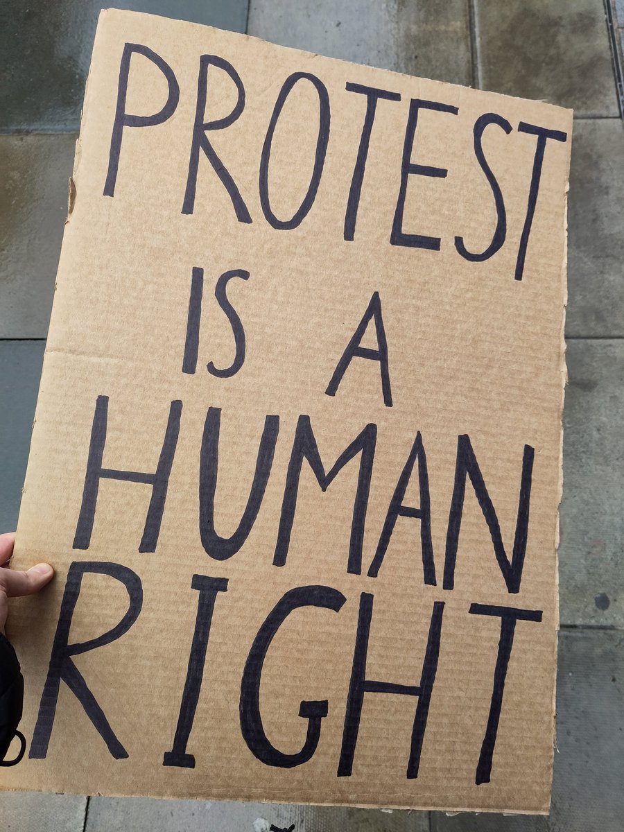 samjknights's tweet photo. Quick placard writing... https://t.co/V38PMHkQGb