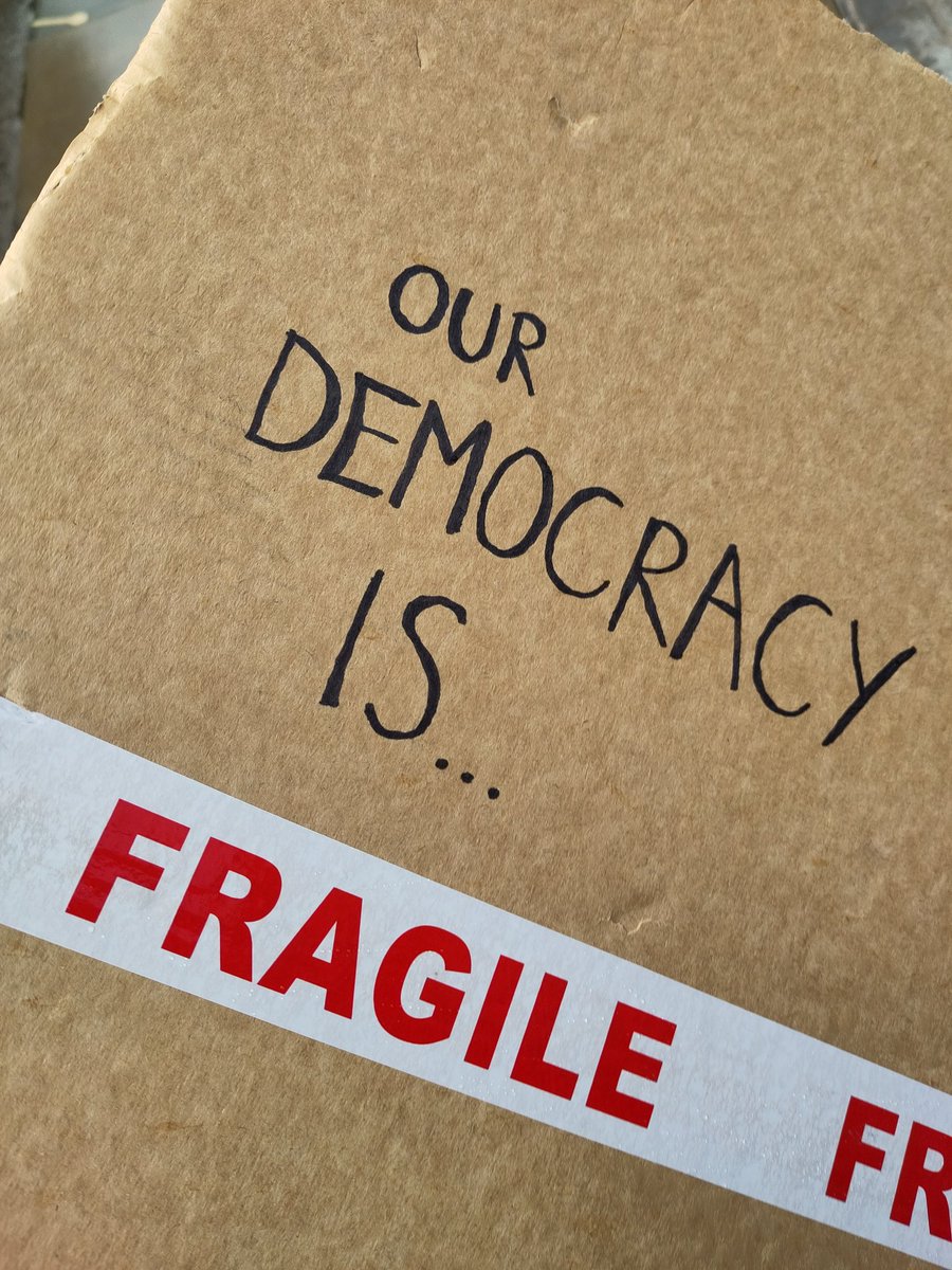 samjknights's tweet photo. Quick placard writing... https://t.co/V38PMHkQGb