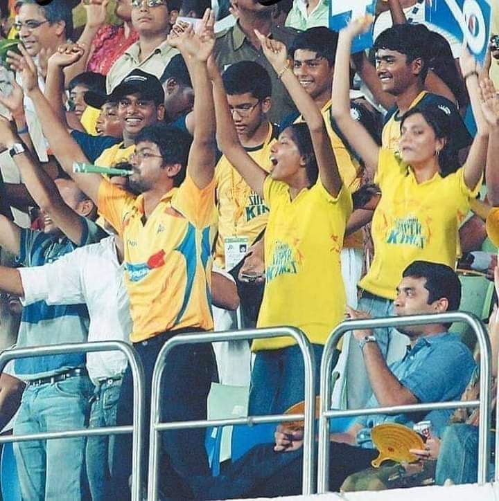 Filymatic's tweet photo. Happening After 15 Years Gap Thala MS Dhoni &amp; Thalapathy Vijay  at Chepauk in #CSKvsMI 🔥🔥🔥🔥 https://t.co/qdVW1gaHMy