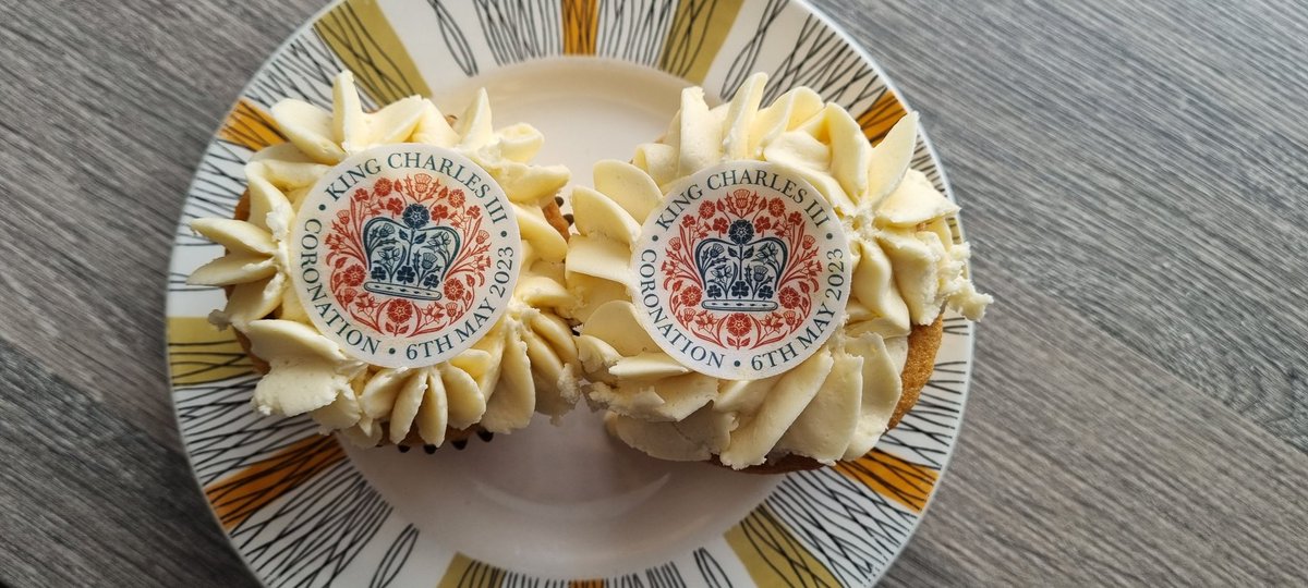Love my Sat morning volunteering at The Walled Garden, so different to the day job. The garden is looking pretty,and even cupcakes for the coronation to share with mum