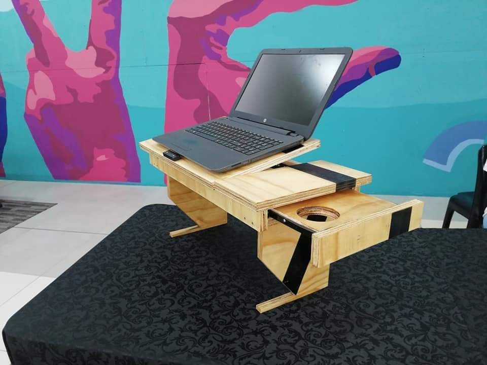 ThaPlanka's tweet photo. 🔹 Multipurpose Laptop Table - R490! 🌟
🔹 Use it on bed or sofa.
🔹 Study table, food tray.
🔹 Side drawer, cup holder.
🔹 Foldable legs.

🚚 Nationwide delivery!

🌐 https://t.co/71eJpeFAsy
📲 WhatsApp: 068 128 4550
📧 order@thaplanka.co.za

#Mega #MetroFMAwards #Arrested https://t.co/VYIalq0GWh