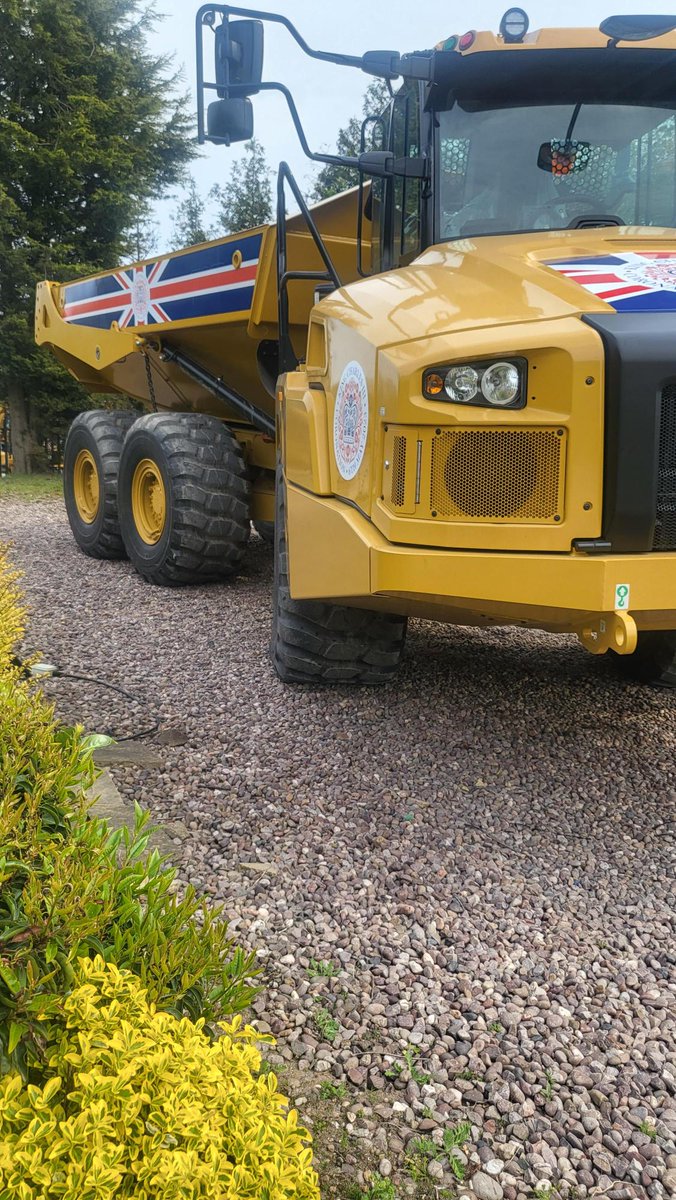FinningNews's tweet photo. Finning HQ is Coronation ready 👑
How are you marking HM King Charles III's Coronation?
Take a sneak peek, behind the scenes getting this Cat® 730 fit for a king https://t.co/gGctnR57Vc
#CaterpillarEquipment #Cat730 #KingCharles #Coronation #Finning #FinningUKIreland https://t.co/vPnQNNzuG8