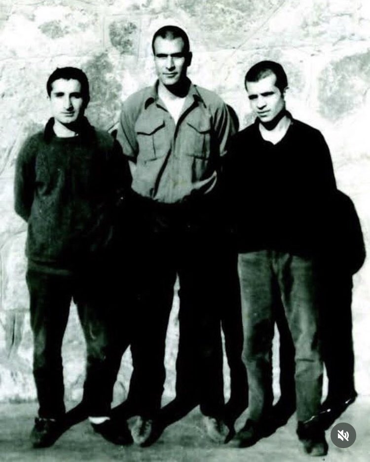 ONURATLLA1's tweet photo. Elbette bir bildiği var bu çocukların.
Kolay değil öyle genç ölmek..
#6Mayis1972 
#DenizGezmiş https://t.co/0MxubOuSKU