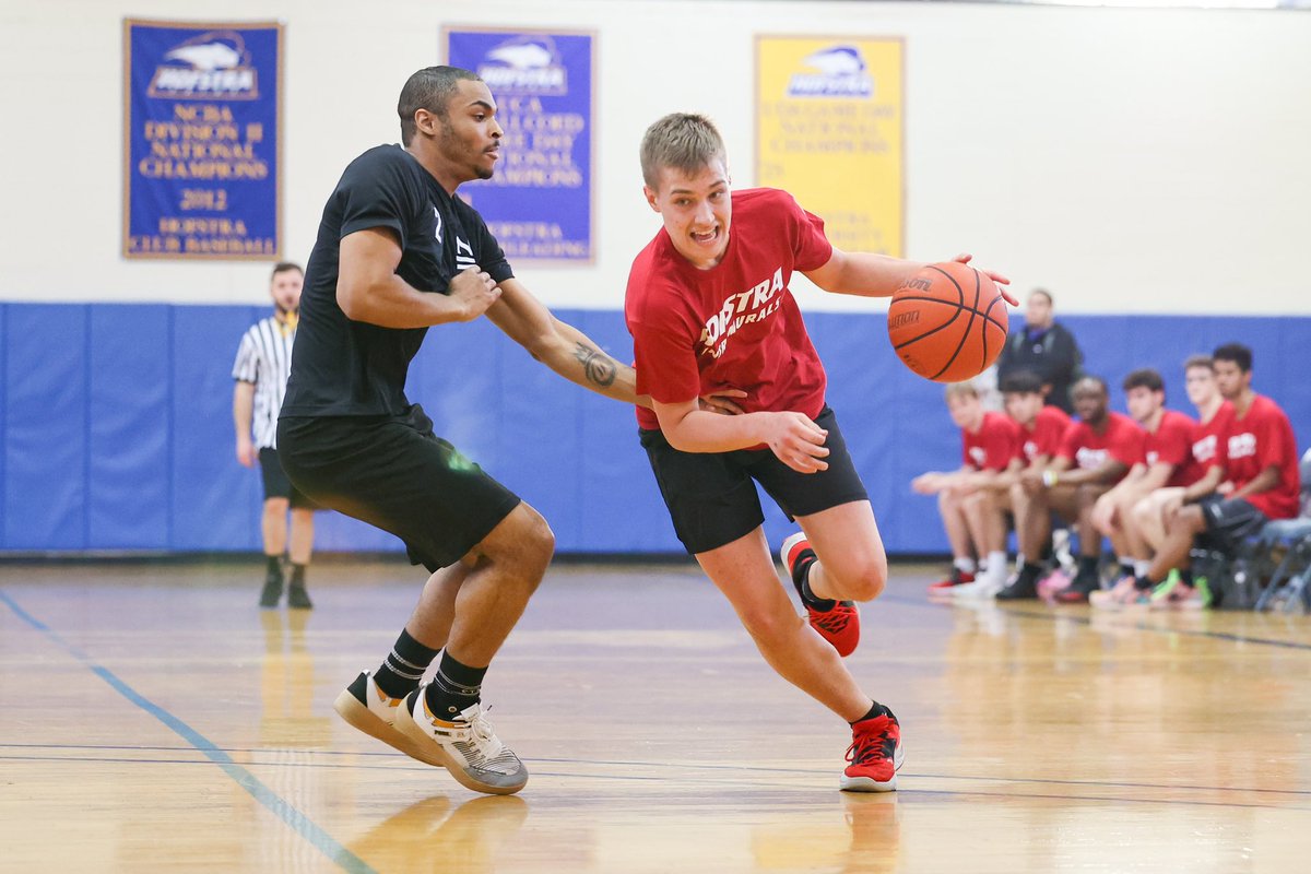 CalvinHofstraU's tweet photo. Late night post! Can’t stop thinking about how much fun I had in my first semester as a Hofstra Club Basketball player. Can’t wait for what’s ahead. Go Pride!🦁🏀 #HofstraUniversity #ClubBasketball #ballislife #twitterproject @BurkeHofstra https://t.co/gKX6930uyq