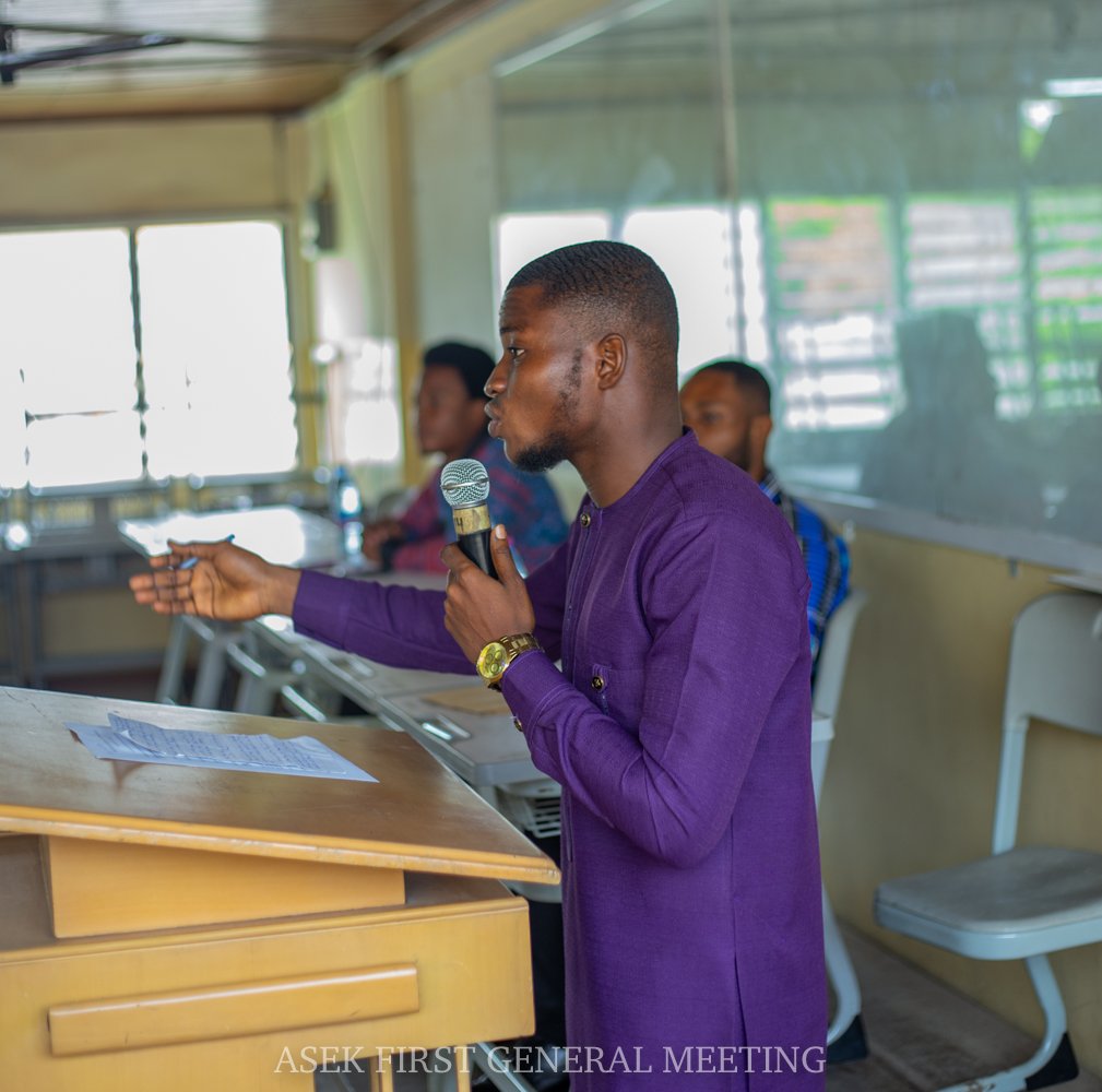 RICHARDKOVOR's tweet photo. On March 24, 2023, I honored a home call made on me by the Association of Students of English, KNUST (ASEK).
Part of the discussion held at the said event was tailored to the Academic, welfare, and personal development of students in the fast-growing technological world. 1/2 https://t.co/3vY2dwyw5Z