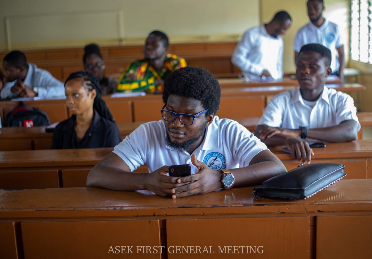 RICHARDKOVOR's tweet photo. On March 24, 2023, I honored a home call made on me by the Association of Students of English, KNUST (ASEK).
Part of the discussion held at the said event was tailored to the Academic, welfare, and personal development of students in the fast-growing technological world. 1/2 https://t.co/3vY2dwyw5Z