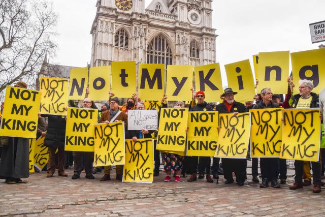 UK_Republic's tweet photo. After me, 1 … 2 … 3 … NOT MY KING!!! #NotMyKing #AbolishTheMonarchy #RepublicNow https://t.co/Bq8mclPanO