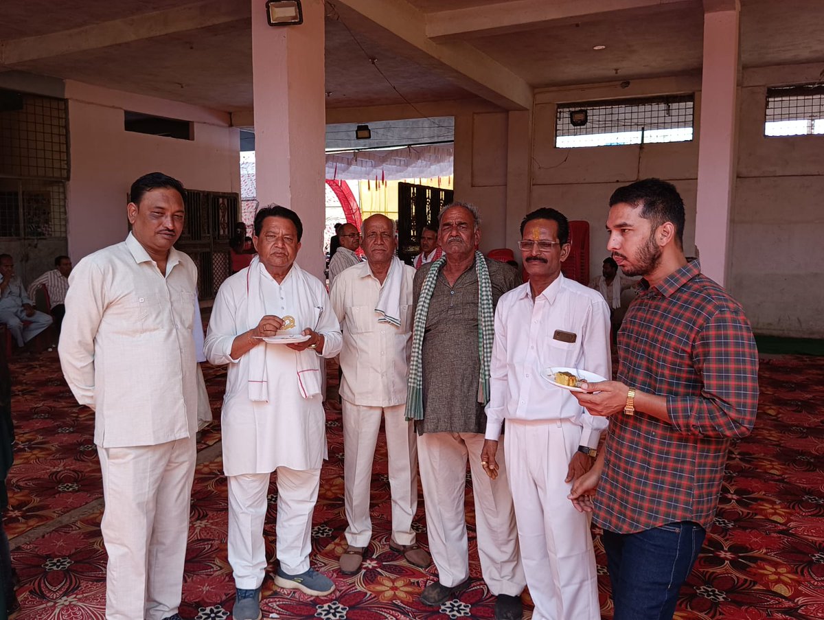 er_haribaboorai's tweet photo. आज स्वामी मैरिज गार्डन में श्री सत्येंद्र रघुवंशी जी इंदार वालों की पुत्री एवं पुत्र श्री नकुल रघुवंशी जी जलालपुर के विवाह समारोह में पहुंचकर शुभकामनाएं दीं।
#इंजीनियर_हरीबाबू_राय #विधानसभा_अशोकनगर #erharibaboorai #AshoknagarAssembly https://t.co/cBGGe4ijVo