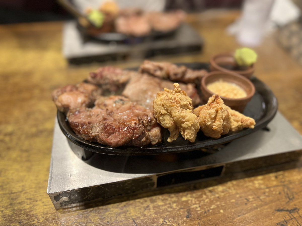 Phony36's tweet photo. 昼からステーキじゃい!!

#ステーキマックス
#ステーキMAX
#付け合わせは唐揚げ
#がっつりステーキ https://t.co/vjSluSF9LP