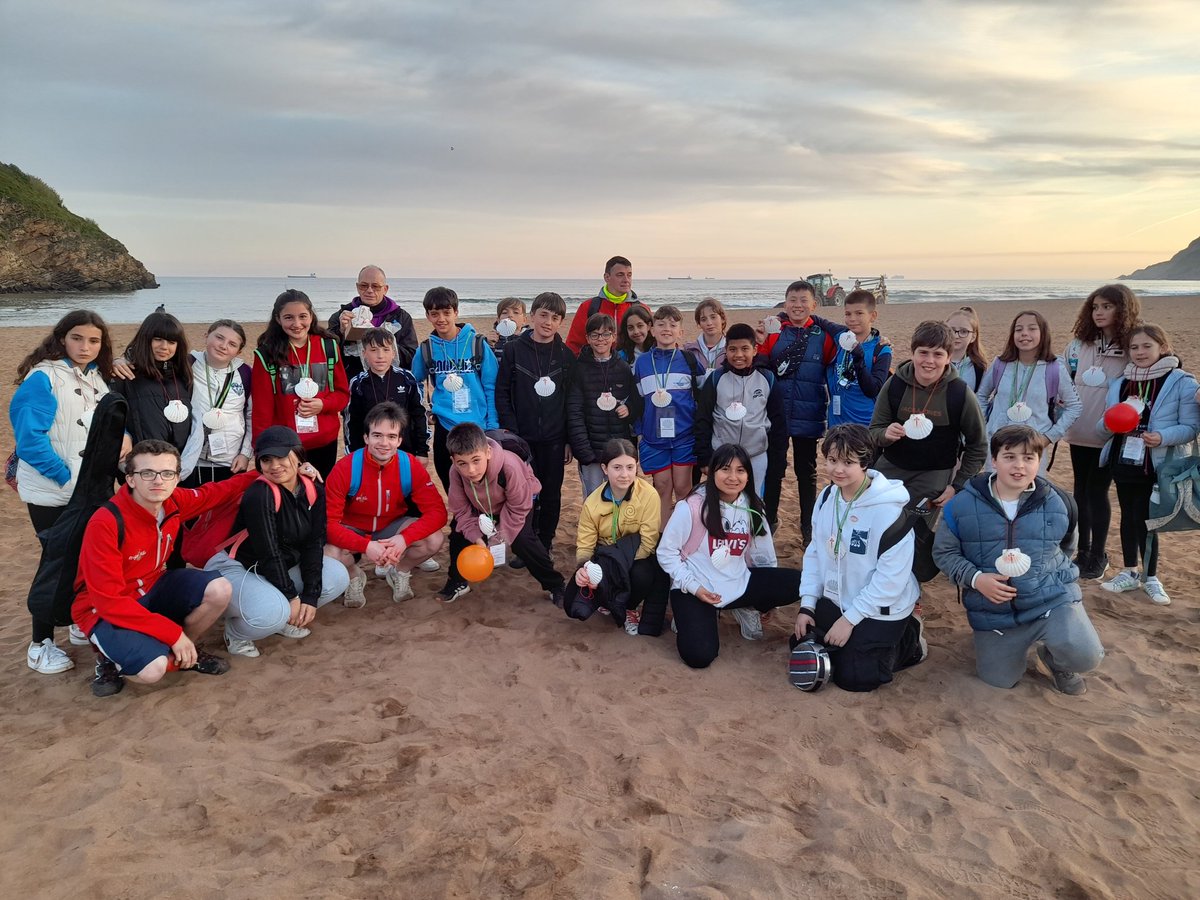 smiportu's tweet photo. ENGOITIK. Gauez egindako bidea bukatu da. Altxor bat izan da pertsonei esker. 

El camino de esta noche ha llegado a su fin. Ha sido un tesoro gracias a las personas que hemos caminado y disfrutado juntos.

#Engoitik #EtorkizunariBegira #AdostekoPrest @KristauEskola https://t.co/6WXBuhtzkg