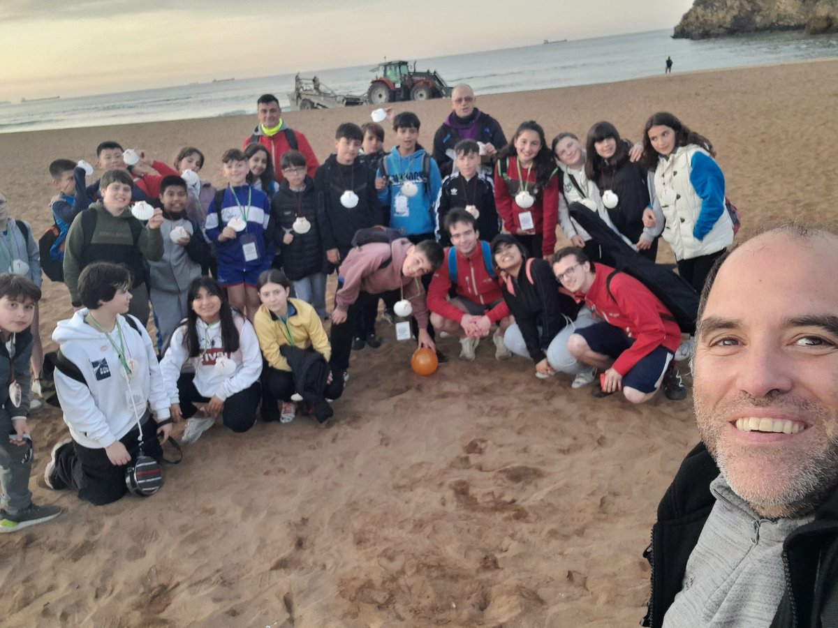 smiportu's tweet photo. ENGOITIK. Gauez egindako bidea bukatu da. Altxor bat izan da pertsonei esker. 

El camino de esta noche ha llegado a su fin. Ha sido un tesoro gracias a las personas que hemos caminado y disfrutado juntos.

#Engoitik #EtorkizunariBegira #AdostekoPrest @KristauEskola https://t.co/6WXBuhtzkg
