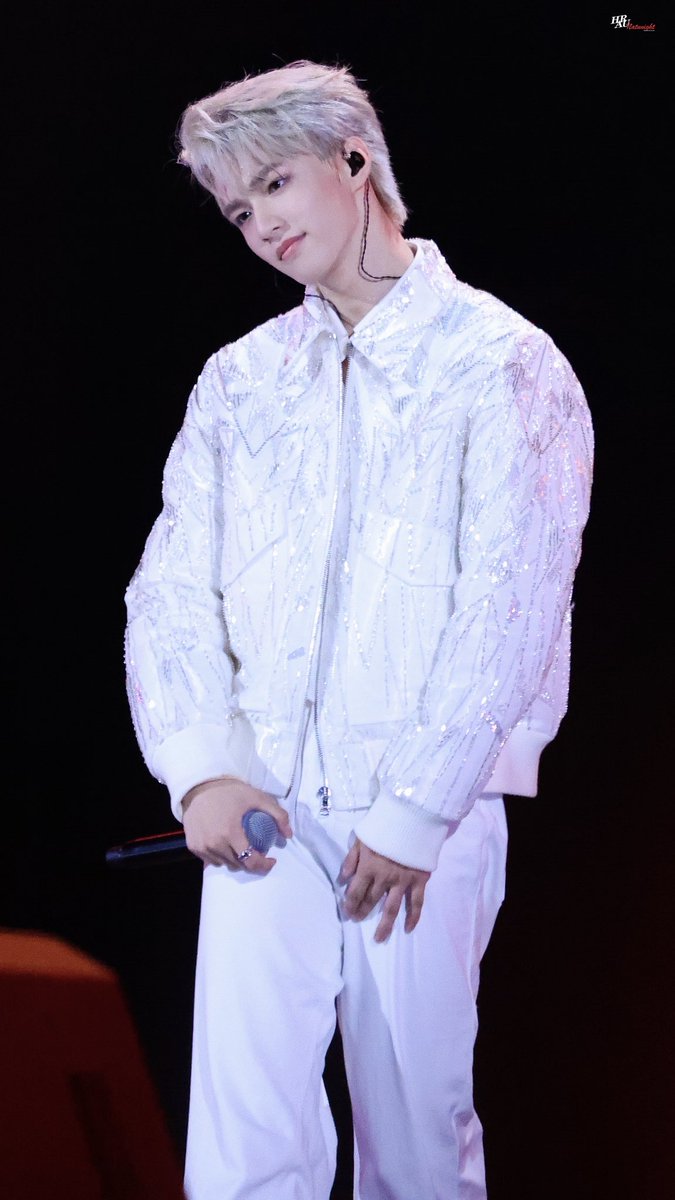 NatunightH's tweet photo. 230502 콘서트 in HAIKOU

#刘耀文  #유요문 #류야오원 #TNT #Teensintimes #시대소년단 #liuyaowen #时代少年团 https://t.co/NjMwaB1vy3