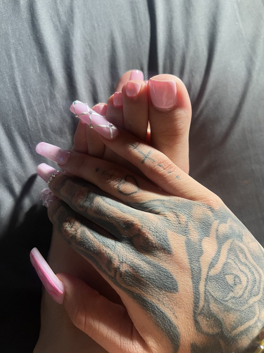 youfoundlaay's tweet photo. prettyyy pink https://t.co/Y2Yh8HWPAz