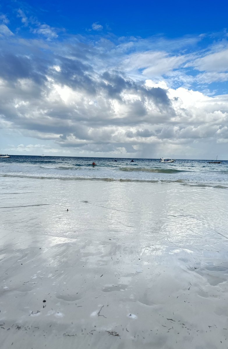 Perfect travel destination for a #sicklecellwarrior ! Diani during the rainy season?! On days with rain and wind, the temperature was comfortable, and the hot days aren’t too dehydrating!