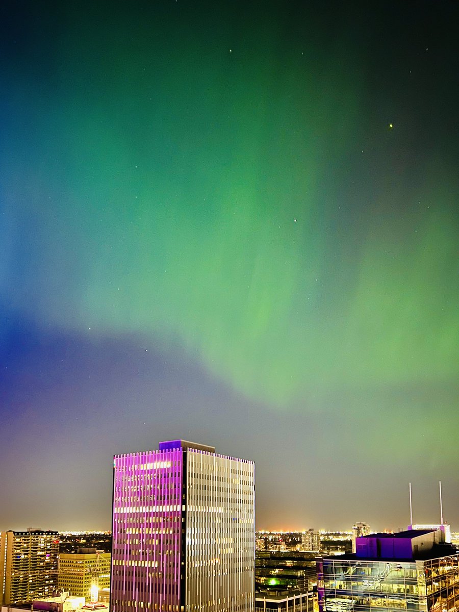 And Lady Aurora is back! View from my balcony.. Friday evening show! #Aurora23 #Auroraborealis #Calgary #calgarydowntown