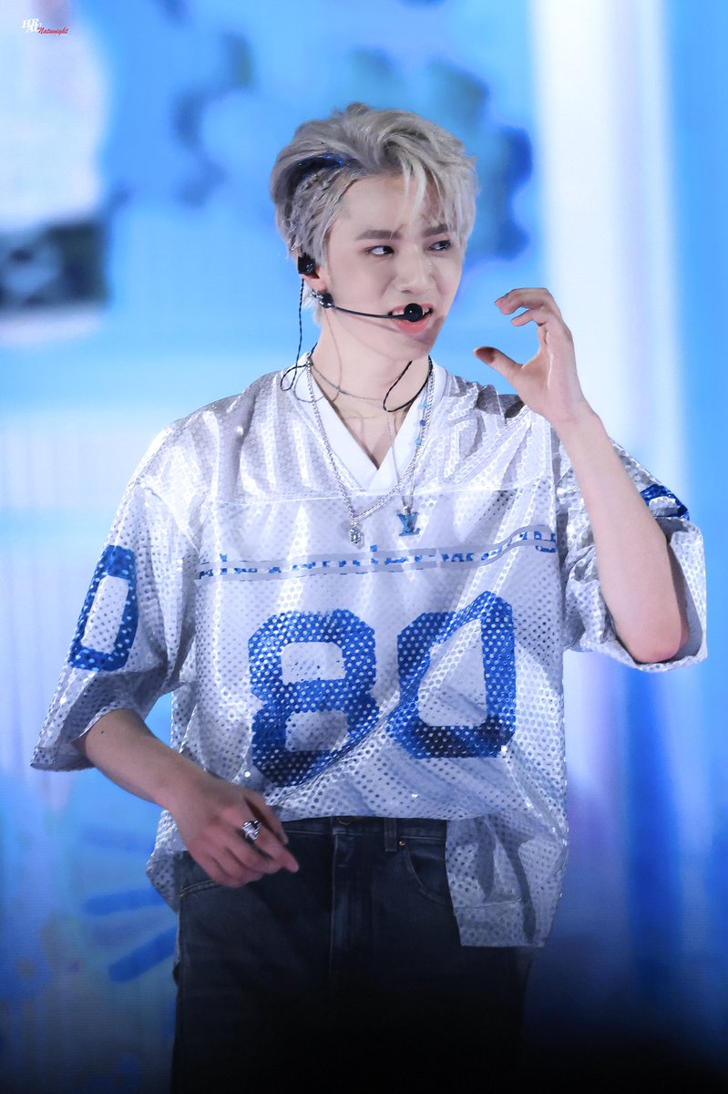 NatunightH's tweet photo. 230502 콘서트 in HAIKOU

#刘耀文  #유요문 #류야오원 #TNT #Teensintimes #시대소년단 #liuyaowen #时代少年团 https://t.co/cQh1AJ8Pym