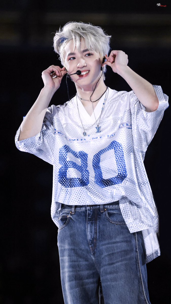 NatunightH's tweet photo. 230502 콘서트 in HAIKOU

#刘耀文  #유요문 #류야오원 #TNT #Teensintimes #시대소년단 #liuyaowen #时代少年团 https://t.co/cQh1AJ8Pym