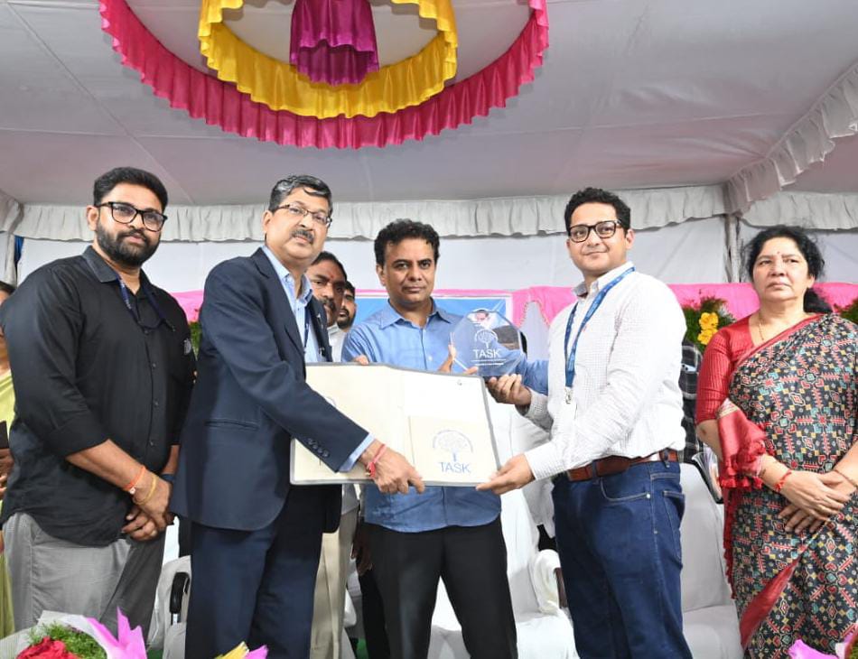 tasktg's tweet photo. Yesterday, in the presence of our Hon'ble Minister @KTRBRS garu, @taskts, and @Genpact successfully signed an MoU. @jayesh_ranjan @KTRoffice  @ShrikantNF @SdTask  @v_karuna @keen4more @SatishMBandhu @Vidyasrini18 @GugulothVamshii 

#Skilling #Employability #IT #skillingTelangana https://t.co/j0HJXhak3F
