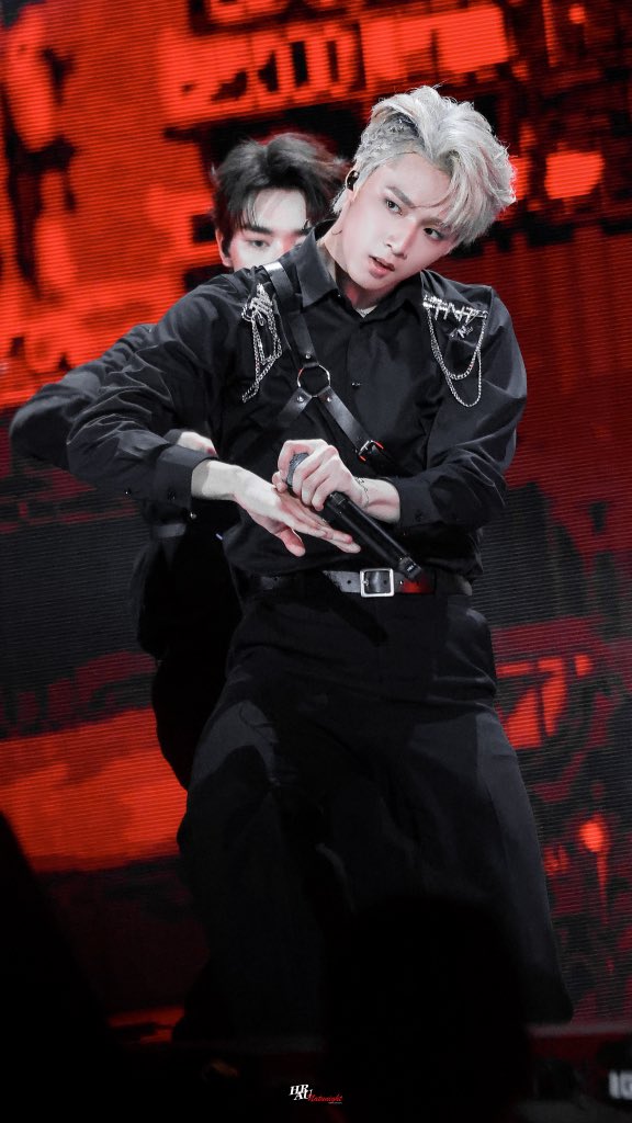 NatunightH's tweet photo. 230502 콘서트 in HAIKOU

#刘耀文  #유요문 #류야오원 #TNT #Teensintimes #시대소년단 #liuyaowen #时代少年团 https://t.co/aPzlW1WkyC