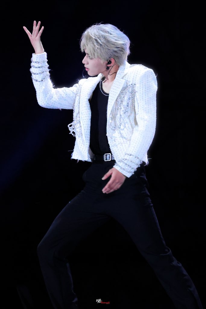 NatunightH's tweet photo. 230502 콘서트 in HAIKOU

#刘耀文  #유요문 #류야오원 #TNT #Teensintimes #시대소년단 #liuyaowen #时代少年团 https://t.co/aPzlW1WkyC