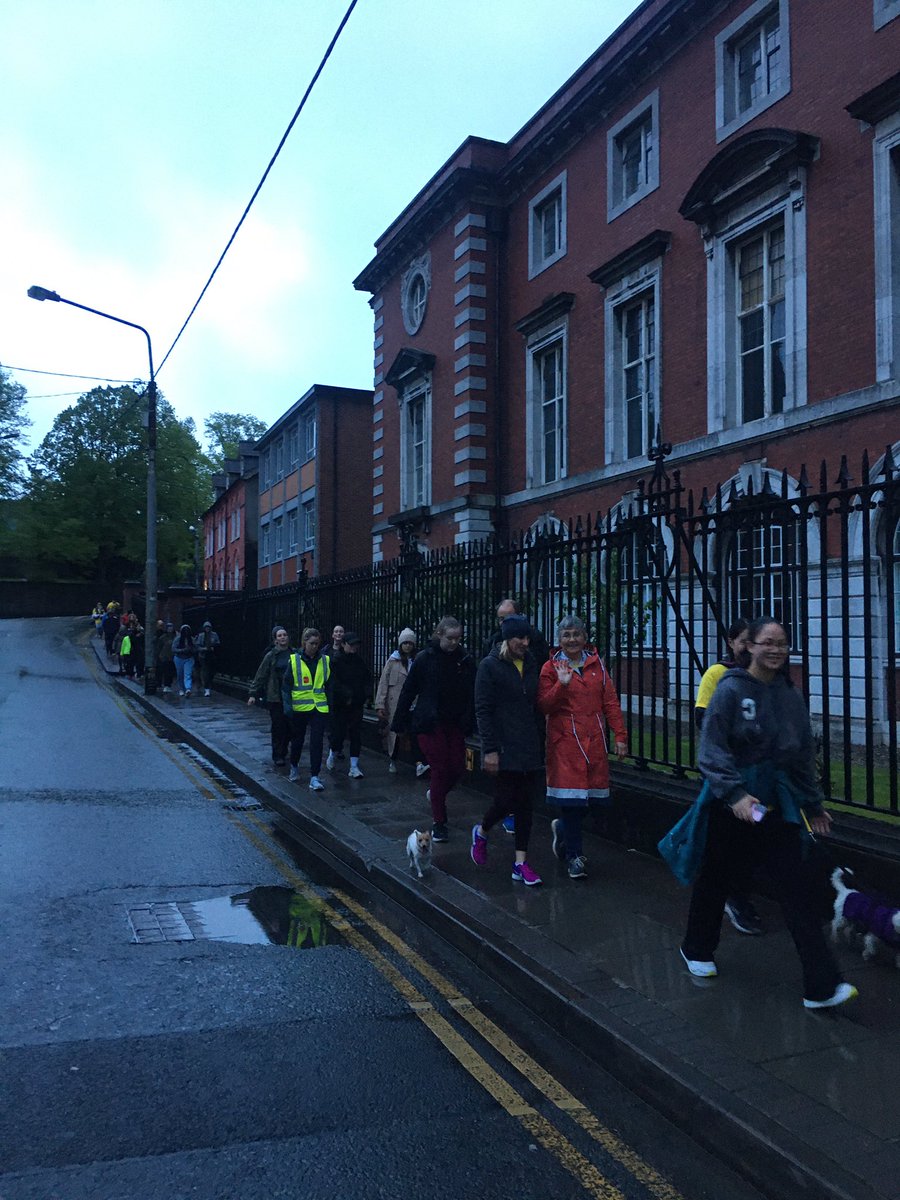 A bit of a wet start to this years #DIL walk but still plenty of smiling faces to be seen on the way ☺️ Thanks so much to everyone who came out and supported our fundraiser for @PietaHouse this morning. #brightertogether 💛