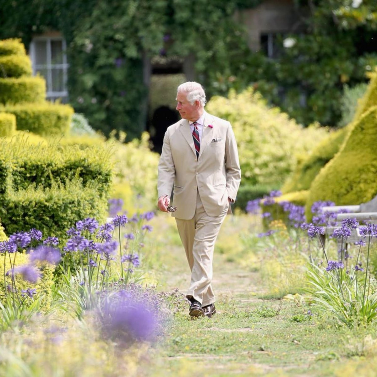 chessingtongc's tweet photo. The proof is in the photographs; King Charles adores gardening, and that we can all relate to! We wish the King a happy Coronation and a prosperous reign from the team at CGC x https://t.co/UIt1fzgooM