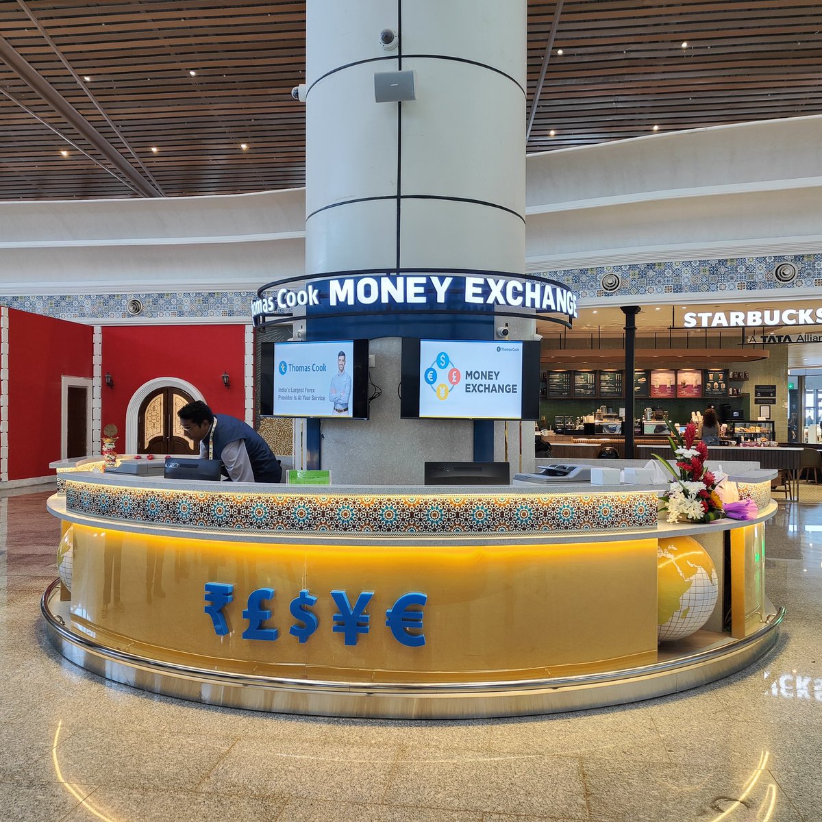 miagoaairport's tweet photo. Need to exchange currency before your trip?
Our airport has currency exchange services available for your convenience. Visit https://t.co/10QmFljzg4 for more information.
#currencyexchange #travelconvenience #gox #goxlive #manoharinternationalairport #miagoaairport #feelgoa https://t.co/9cv6nPQN0P