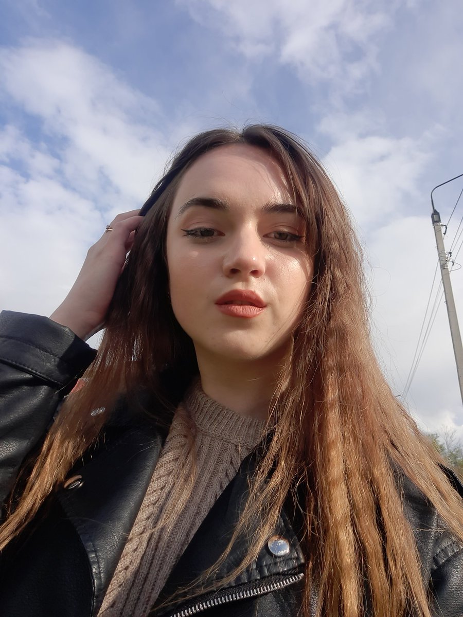 Good morning Fam🤗☀️❤
I went back to my hometown for the weekend. I'm going to the village today. Therefore, I will rarely get in touch🌲
What are your plans for the weekend?😊