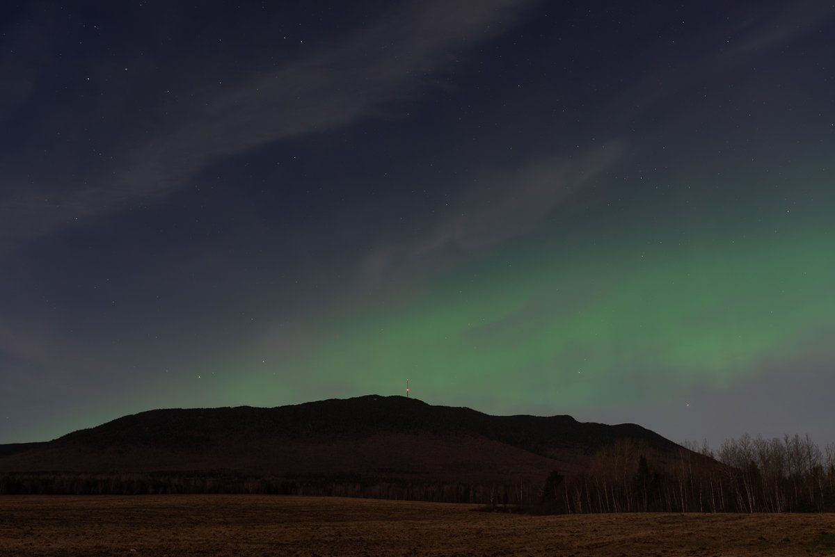 Zenderfull's tweet image. Mégantic (QC) - Full magnetic tonight! Full moon, beautiful colors and northern lights! Hooded!

Join me this summer in collaboration with ASTROLab du parc national du Mont-Mégantic for amazing night sky activities.

GN 😴 #aurora @TamithaSkov  @AuroraNotify
