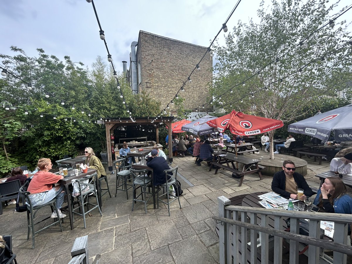 The Ranelagh, Bounds Green. A local community pub with a large beer garden & good beer selection. 🍺 Traditional pub interior. Dog treats on the bar. 🐶 TVs in garden showing football bank holiday Sunday. Worth the special trip. #beergarden #pubs #boundsgreen #n11 #dogfriendly